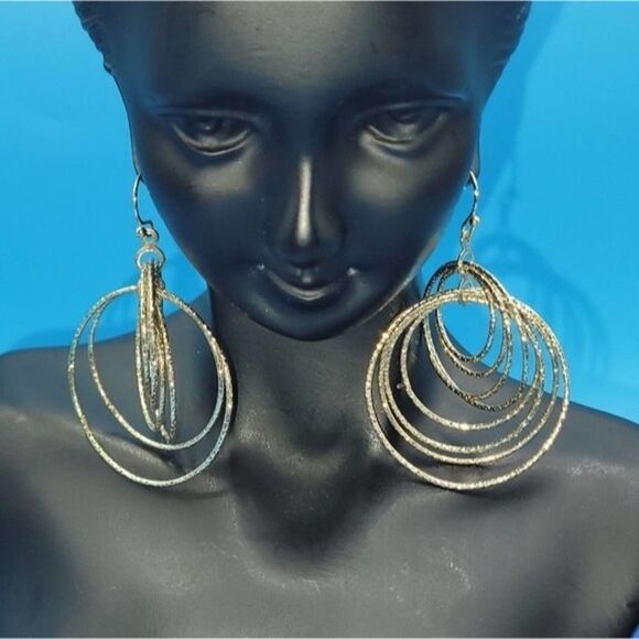 📦 Gold tone link circles slinky style earrings ✨️ 💛 - Picture 9 of 13